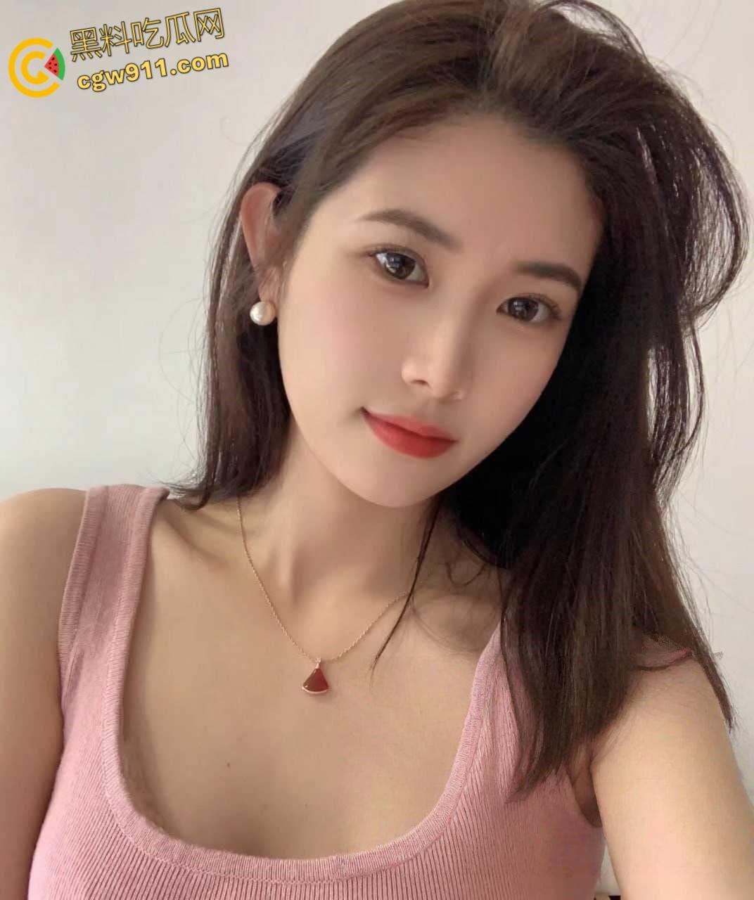 四川建设银行贷款经理【陆新菁】，极品御姐肉丝美腿，被银行大客户包养，被操的淫语不断，丝袜美臀全是精液！  第2张