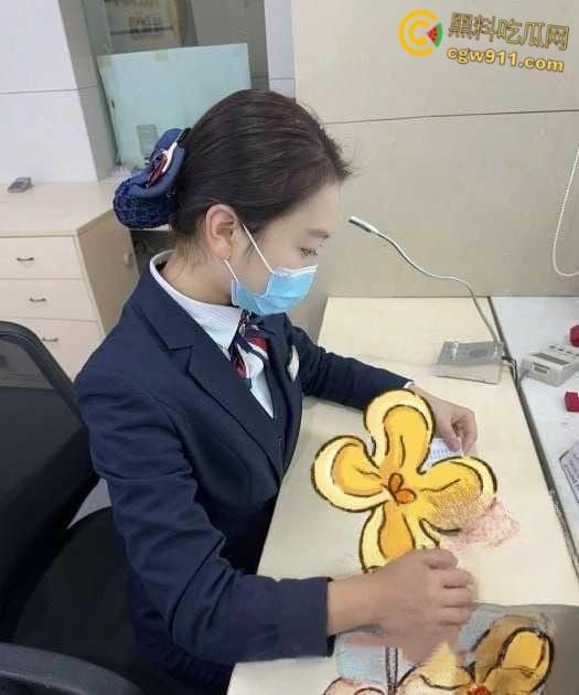 四川建设银行贷款经理【陆新菁】，极品御姐肉丝美腿，被银行大客户包养，被操的淫语不断，丝袜美臀全是精液！  第3张