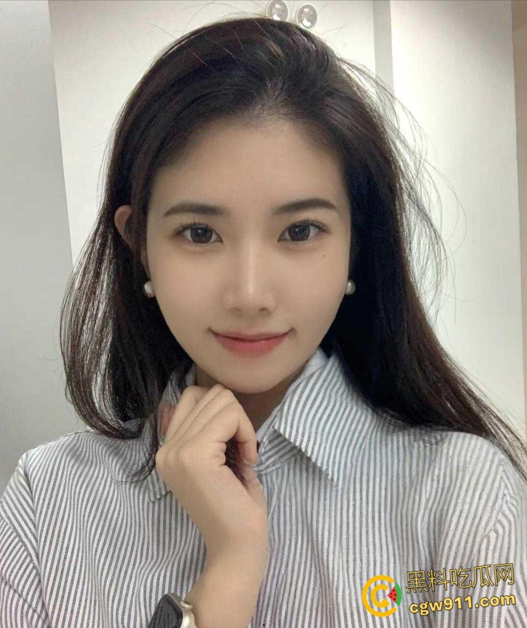 四川建设银行贷款经理【陆新菁】，极品御姐肉丝美腿，被银行大客户包养，被操的淫语不断，丝袜美臀全是精液！  第4张