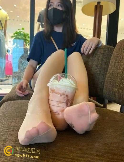 四川建设银行贷款经理【陆新菁】，极品御姐肉丝美腿，被银行大客户包养，被操的淫语不断，丝袜美臀全是精液！  第5张