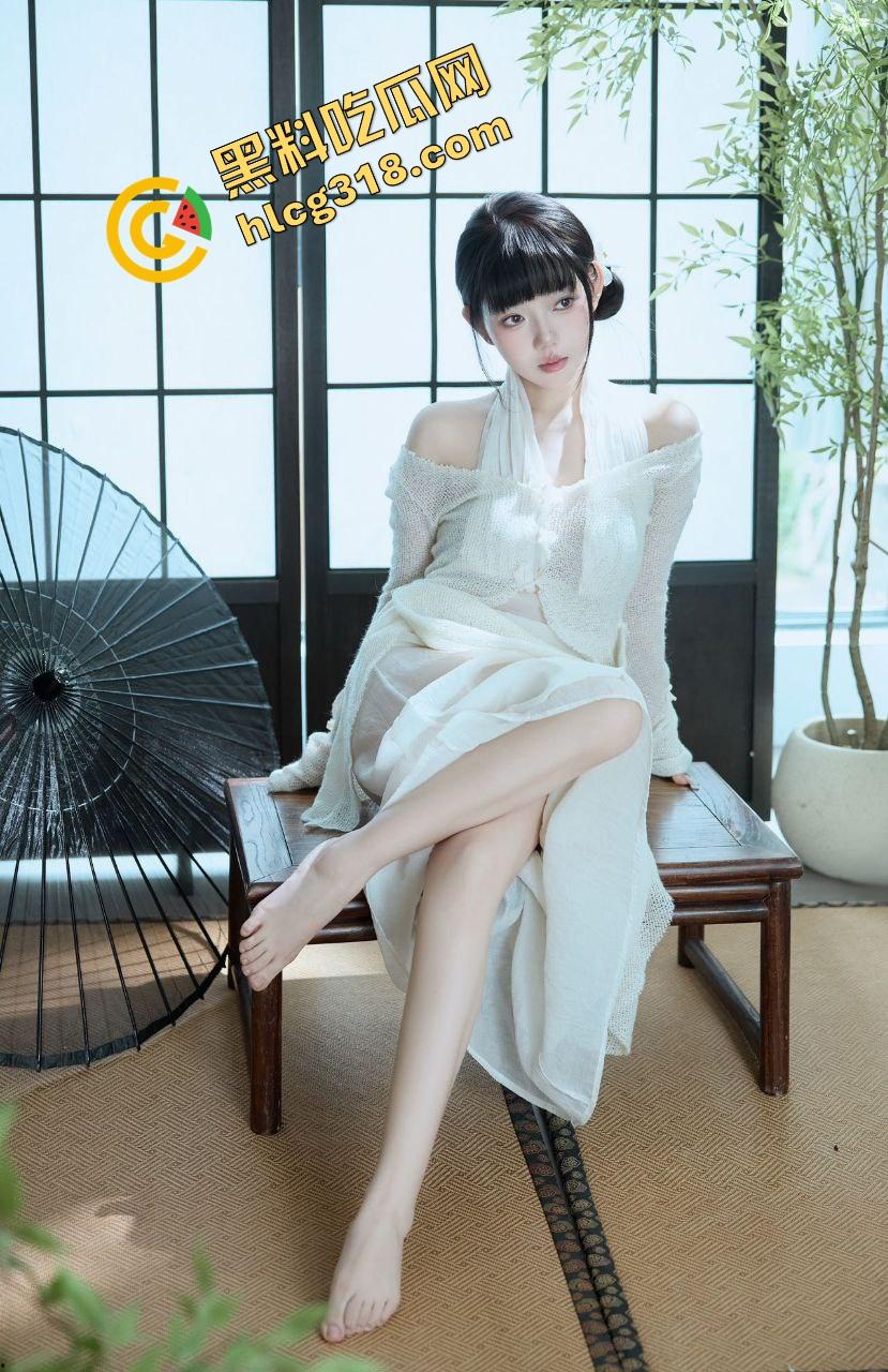 南昌服装店老板娘『孙璐』蜜桃臀母狗桌上被调教，贱样子全出来了，好屁股必须后入爆操才带劲！  第1张