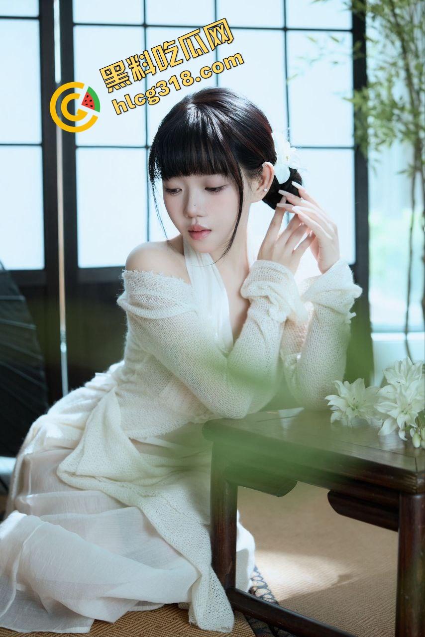 南昌服装店老板娘『孙璐』蜜桃臀母狗桌上被调教，贱样子全出来了，好屁股必须后入爆操才带劲！  第2张