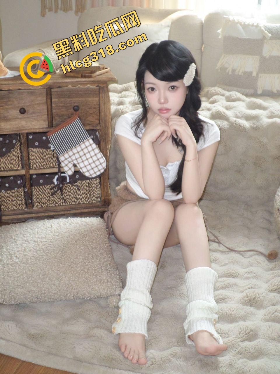 南昌服装店老板娘『孙璐』蜜桃臀母狗桌上被调教，贱样子全出来了，好屁股必须后入爆操才带劲！  第5张