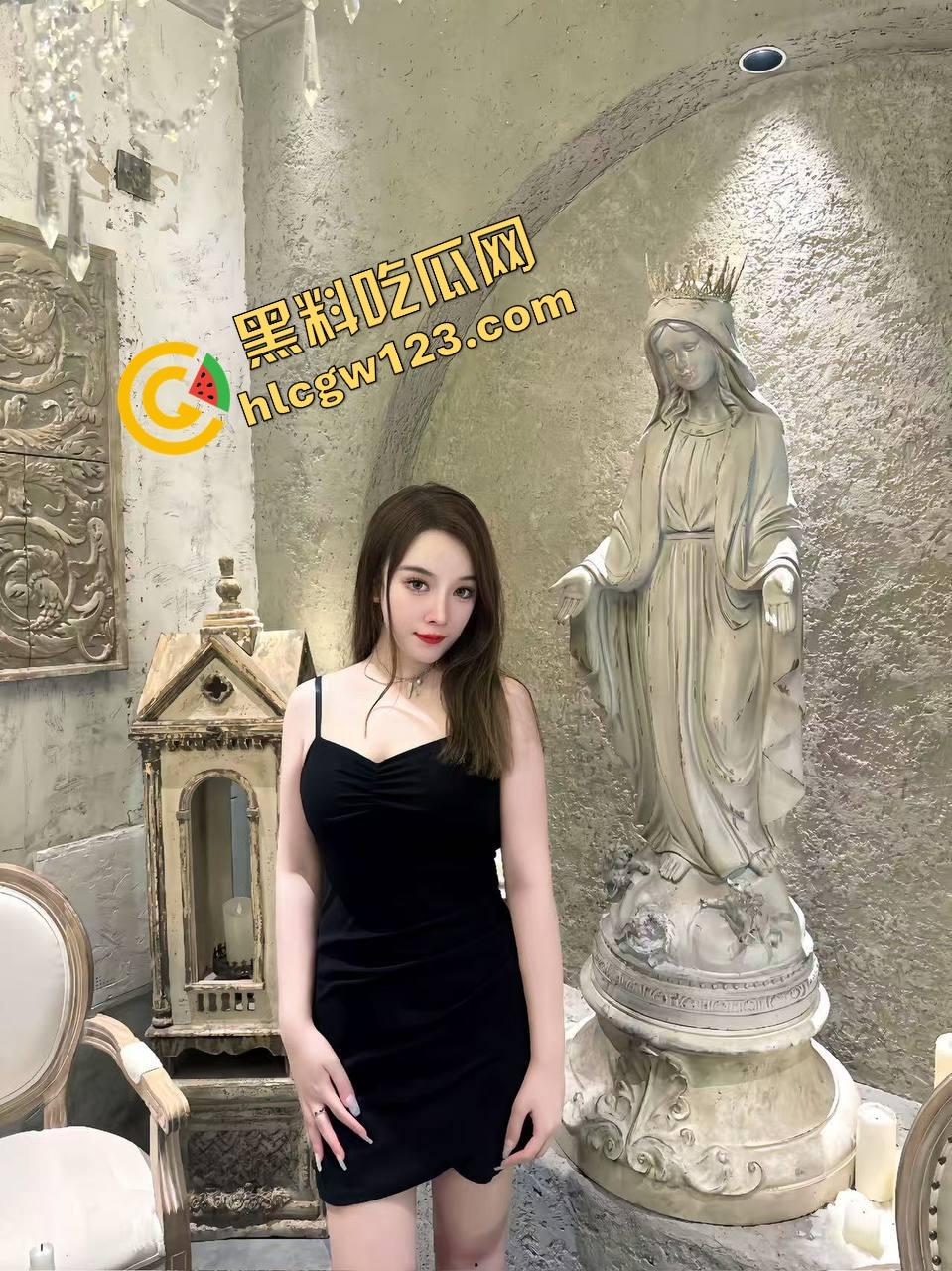 踩鸡女王驾到，瓦学弟高跟榨精6次崩溃，鸡巴紫到发光，女王脚底全是黏液到脚后跟！  第2张