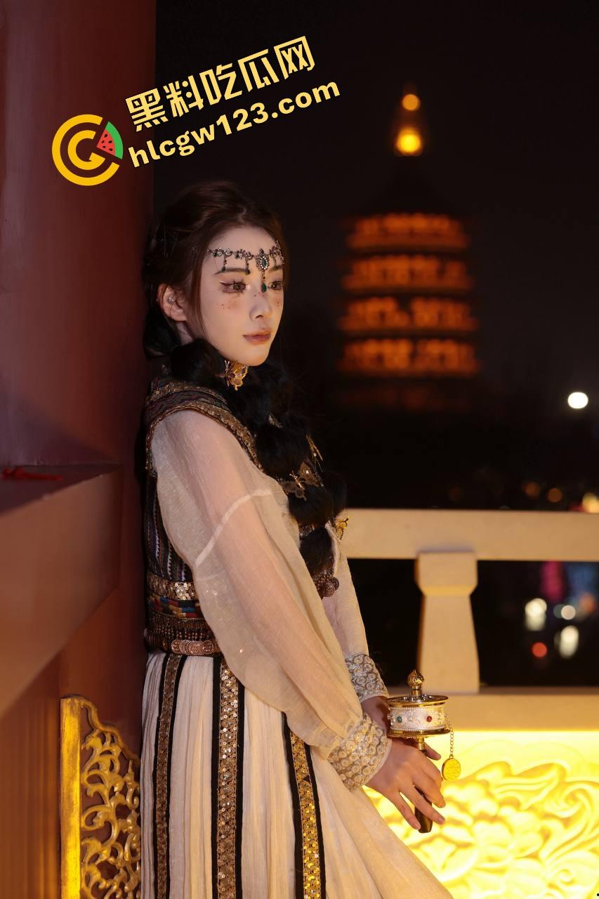 踩鸡女王驾到，瓦学弟高跟榨精6次崩溃，鸡巴紫到发光，女王脚底全是黏液到脚后跟！  第6张