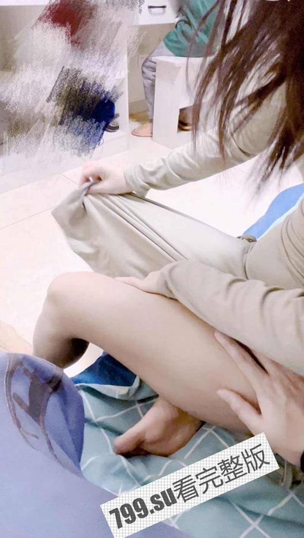 海角大神『强奸少妇邻居』爆款新作 - 在美女邻居儿子面前操他妈妈  第1张