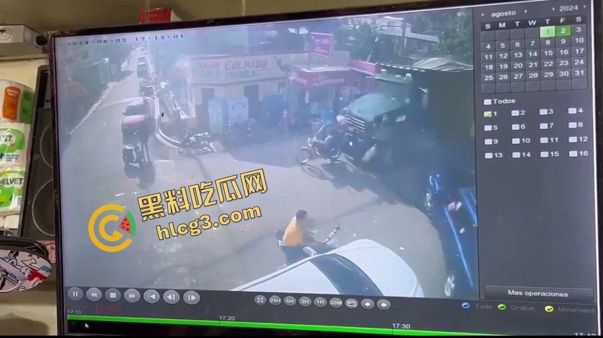 多米尼加 一卡车刹车失灵 连环撞车 碾压摩托车 致2人当场死亡 多人受伤！  第4张