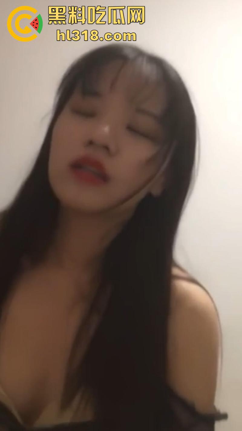 河北邯郸白领【胡思敏】，极品身材反差尤物，背着男友被领导无情打桩爆操，分手后视频遭男友流出！  第7张