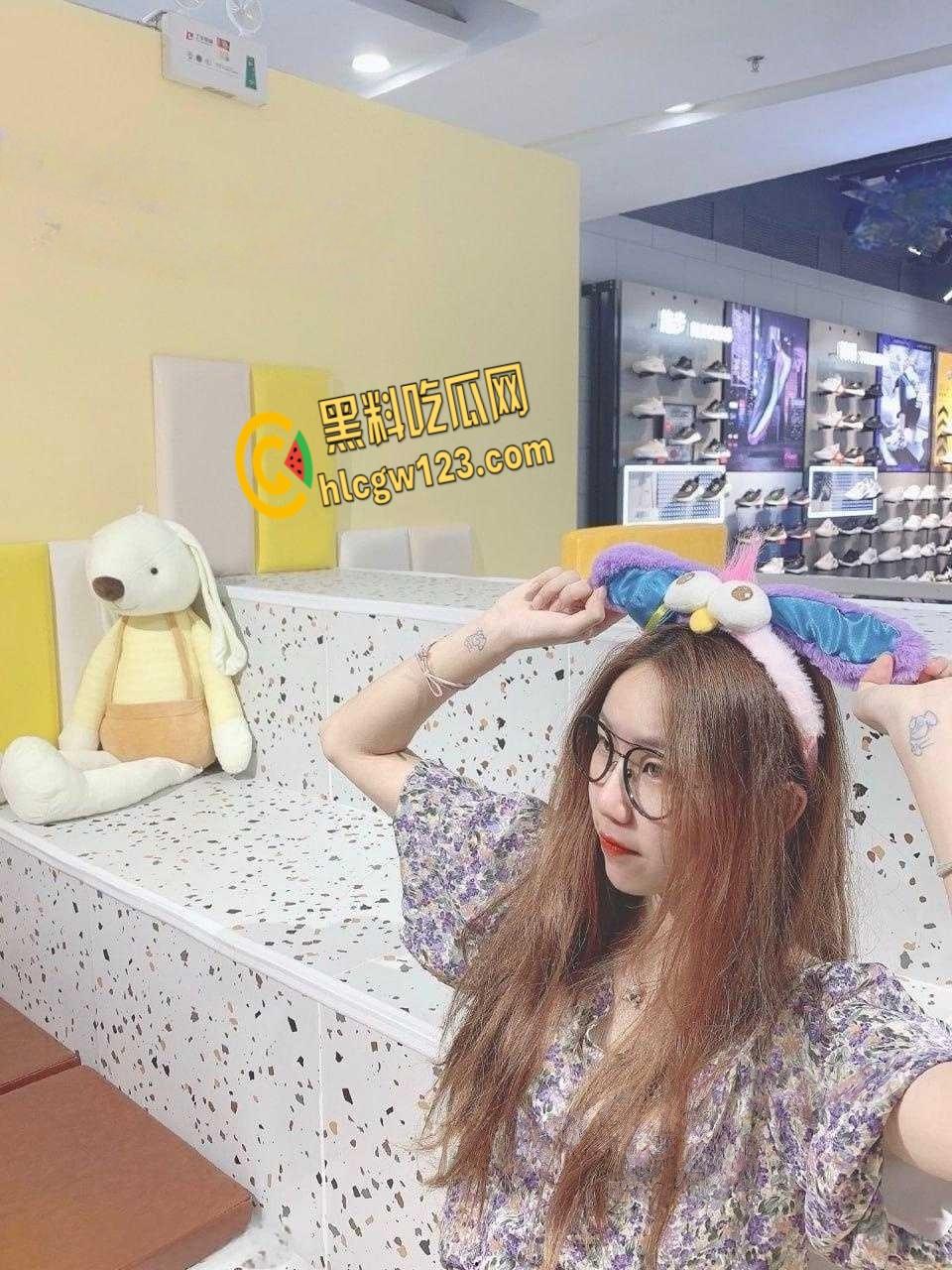 清纯学生妹用身体帮炮友过生日，唱完生日快乐歌就直接开始，真是个懂事的小母狗！  第2张