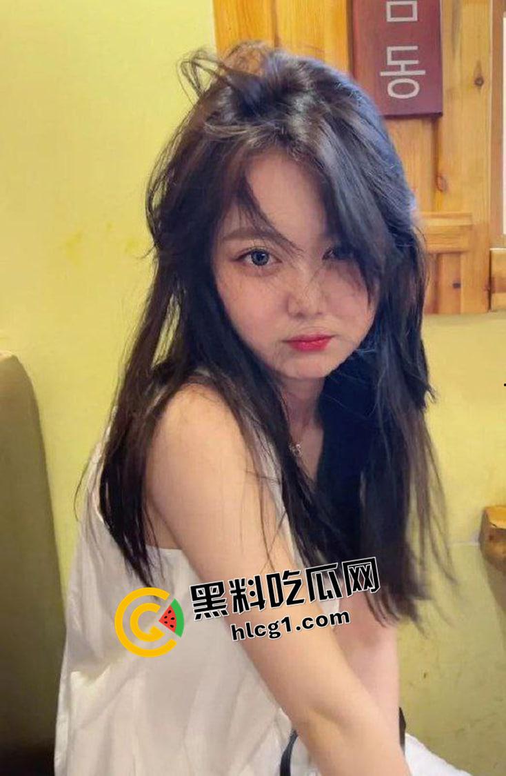 探花女主都能开？99年美女【李思瑶】下海 被实名吐槽大黑逼 我看这也不黑啊  第3张