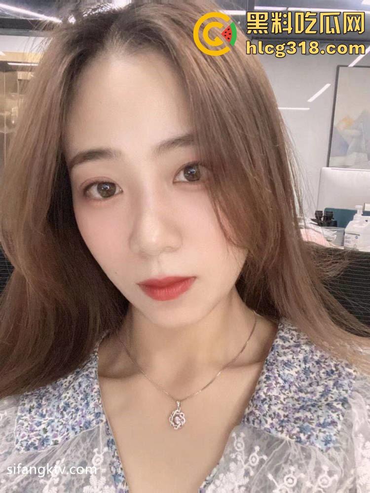 上海大学反差嫩妹【刘佳佳】可爱清纯萝莉，后入暴力抽插无套内射，性爱露脸视频曝光！  第2张