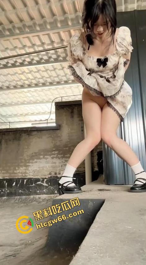 山东青岛06年高三嫩妹【胡雯欣】清纯皮下藏淫母狗，性欲烧脑被网友远程调教一个月，浪成烂洞满手淫水嗷嗷求干！  第7张