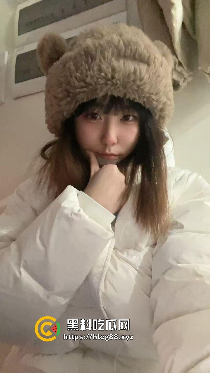 烟台【杜苓】07年小母狗连操10天爽翻天，调教成骚货给网友语音叫床玩PLAY，逼灌满精液肿了还求操！  第4张