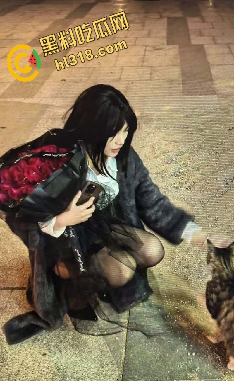 广东性感短发嫩妹【舒雅】，与男友做爱自拍分手后惨遭曝光，丰满翘臀母狗被后入爆操，完美露脸表情诱惑 !  第3张