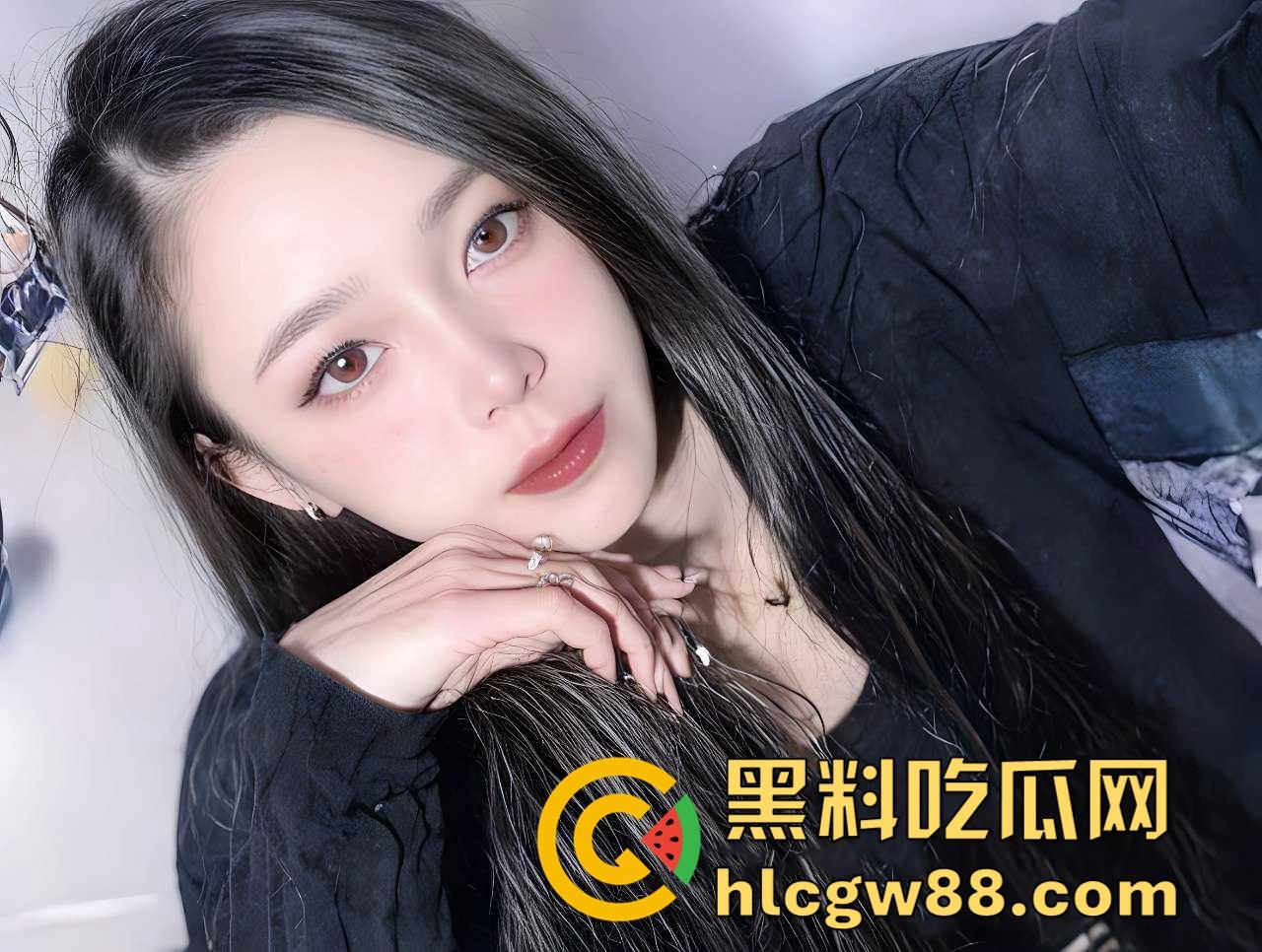 奶子再大也需要男人摩擦 杭州反差巨乳白领【莫婷婷】和男友居家性爱流出 这是有多爱奶子！  第4张
