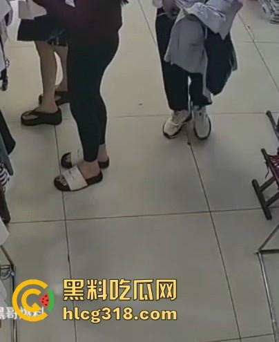 郑州女装店惊现射精男！枪法精准甩狙高手，秒射黑丝裤，瑜伽但哥们的审美一般，这都射得下去！  第3张