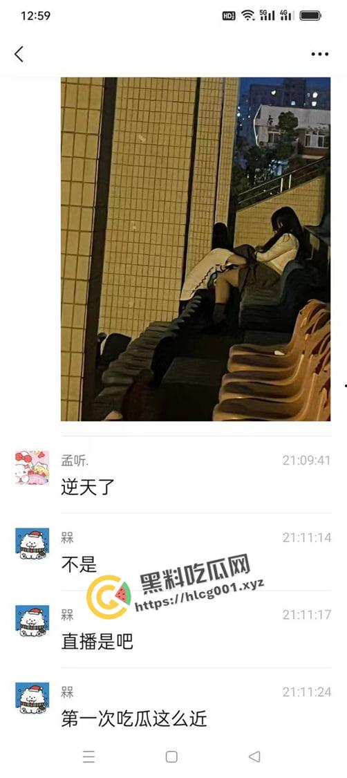 武汉东湖学院 小情侣操场缠绵 男生给女生疯狂舔逼  年轻人这么饥渴嘛 最佳视角现场直播 第2张