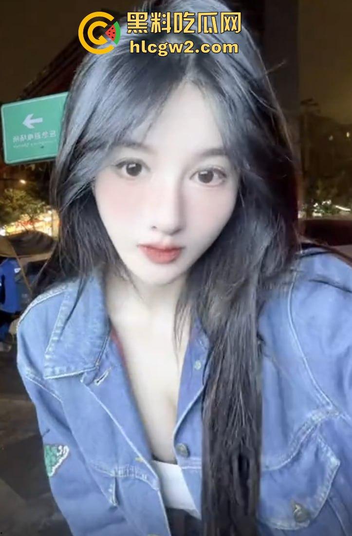 抖音30万粉丝骚鸡福利姬『人间真实小baby』直播露奶子 真空出门玩漏奶，36C露点疯狂撩大哥！  第20张