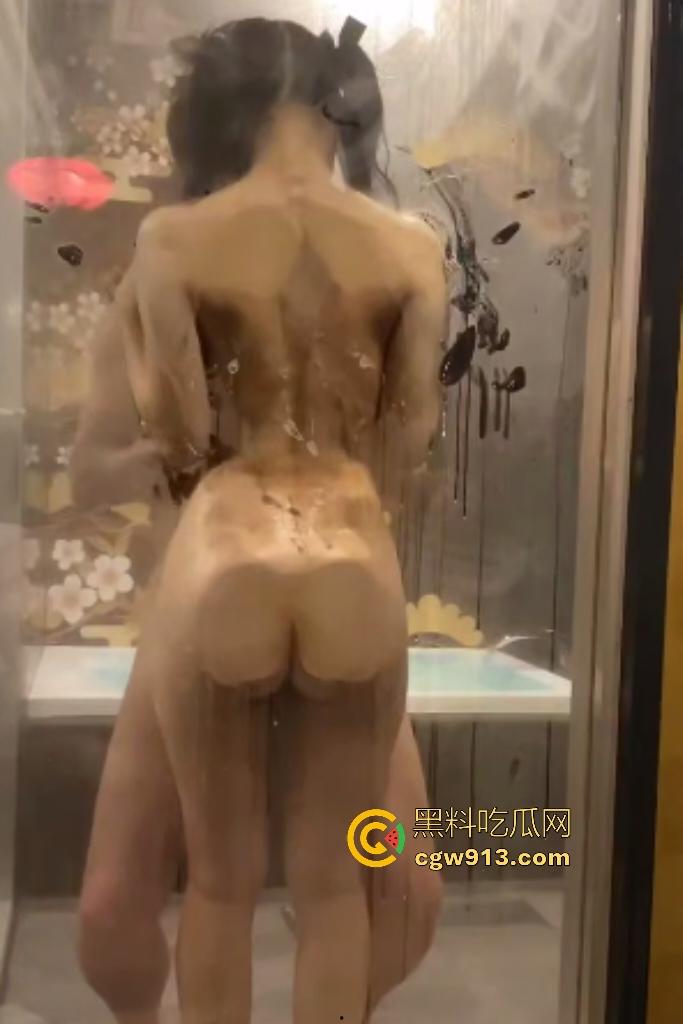 北体大舞蹈生【卢佳华】，开学找学弟试酒店的质量，浴室玻璃上屁股印好美，不论怎么操玻璃都不坏！  第8张