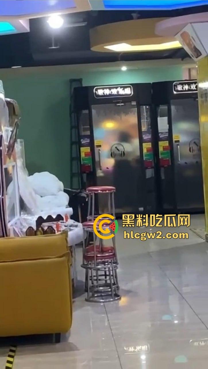 郑州万达K歌房变啪啪房！小情侣激情开战，小男友2分钟交卷，快枪手无疑！  第3张