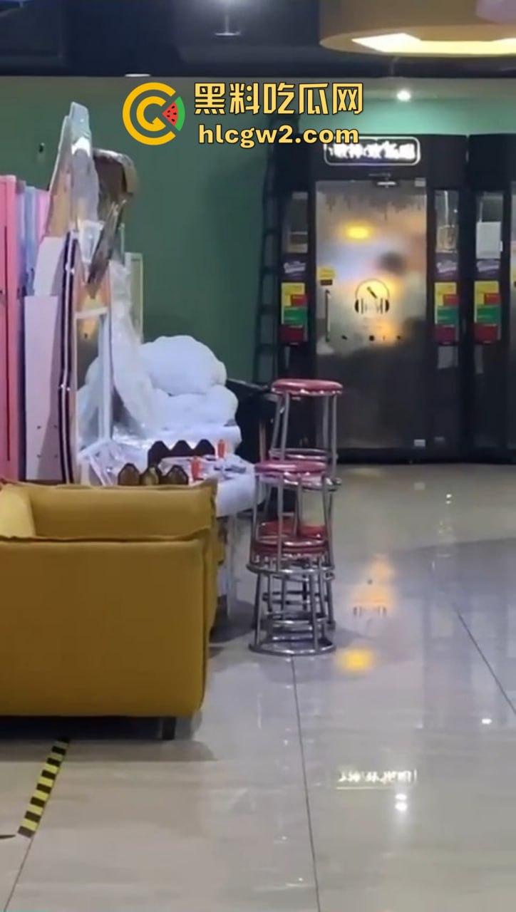 郑州万达K歌房变啪啪房！小情侣激情开战，小男友2分钟交卷，快枪手无疑！  第5张