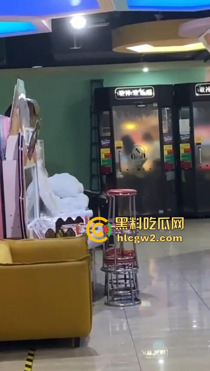 郑州万达K歌房变啪啪房！小情侣激情开战，小男友2分钟交卷，快枪手无疑！  第10张