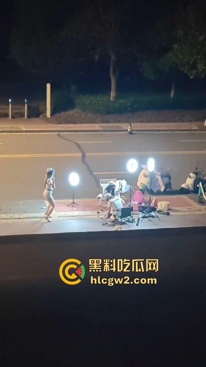 中国独特经济模式！女做直播男送外卖，直播累了外卖送，外卖累了直播看！完美循环，教育闭环成型！  第6张