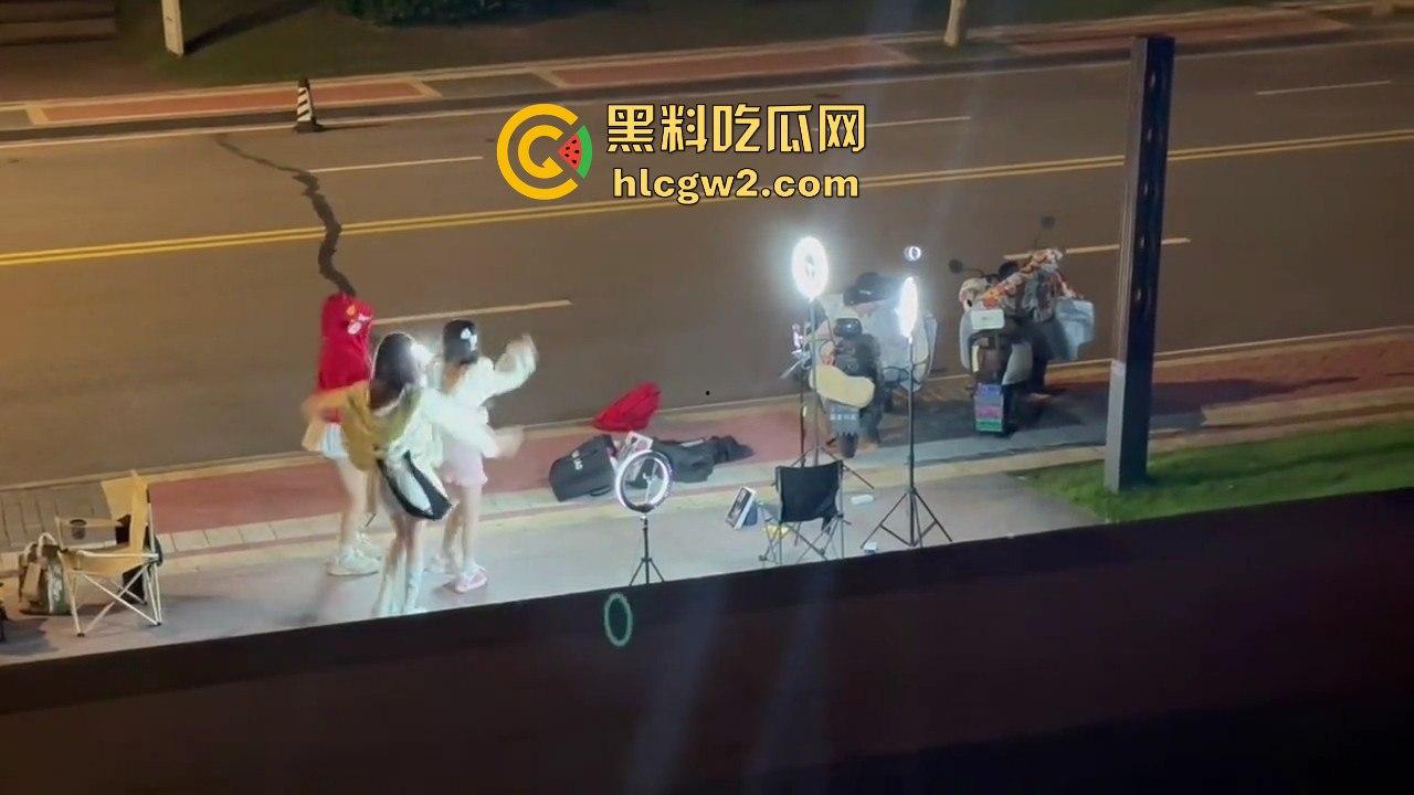 中国独特经济模式！女做直播男送外卖，直播累了外卖送，外卖累了直播看！完美循环，教育闭环成型！  第9张