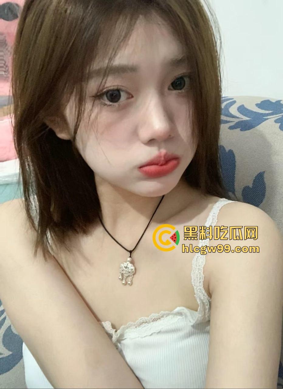 情人节酒店舔逼夜大战！土豪光头佬约炮反差母狗女学生【朱茴】不停挥舌舔逼糟蹋中出嫩妹！性爱泄密独家流出  第1张