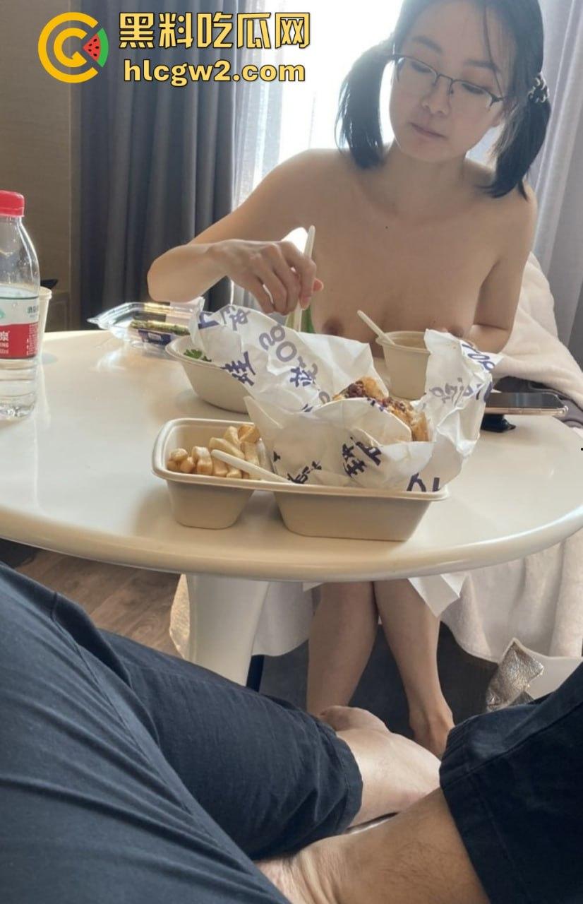 北京新晋绿帽男上线，爱玩刺激却挑剔！自家老婆被换妻大佬轮着享用，普通单男还不配上！  第1张