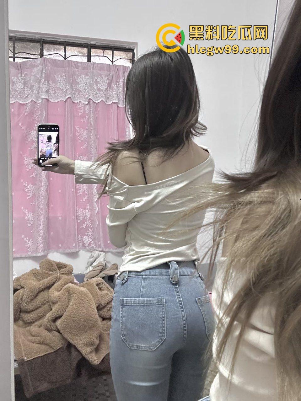 情人节酒店舔逼夜大战！土豪光头佬约炮反差母狗女学生【朱茴】不停挥舌舔逼糟蹋中出嫩妹！性爱泄密独家流出  第4张