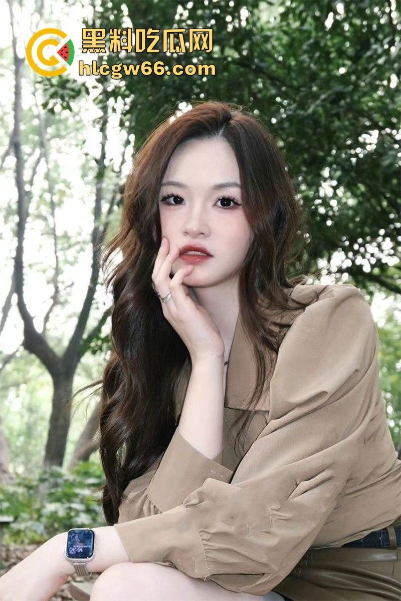 银行极品反差母狗【金雨婷】外表清纯得像朵花，谁能想到一顿饭就被炮友勾走，彻底放飞自我！  第3张