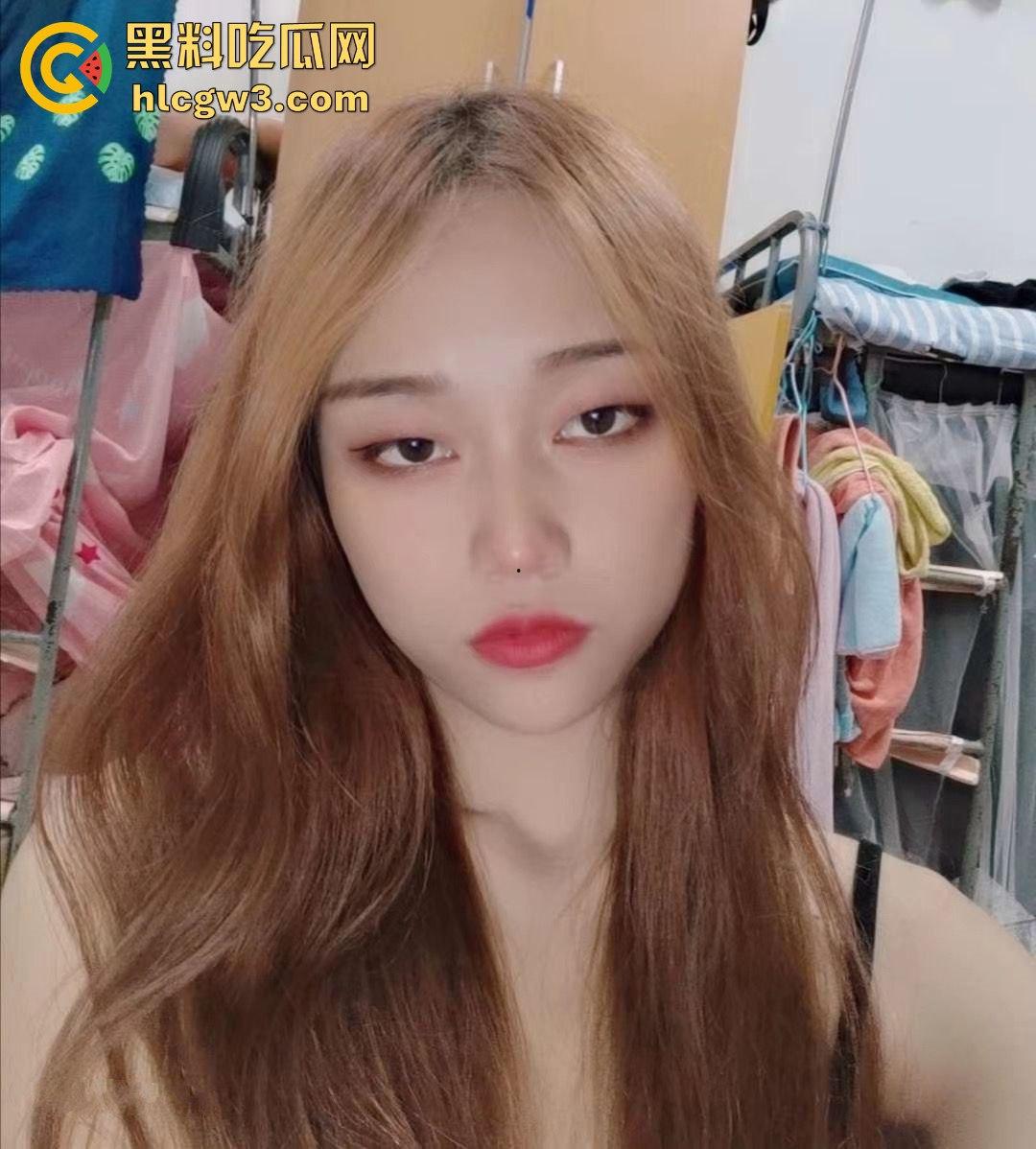 西安交大清纯校花【黎诗雨】私密自拍外流！清纯脸蛋配骚浪劲儿，男友大棒伺候叫声销魂惹全网嗨翻！  第2张