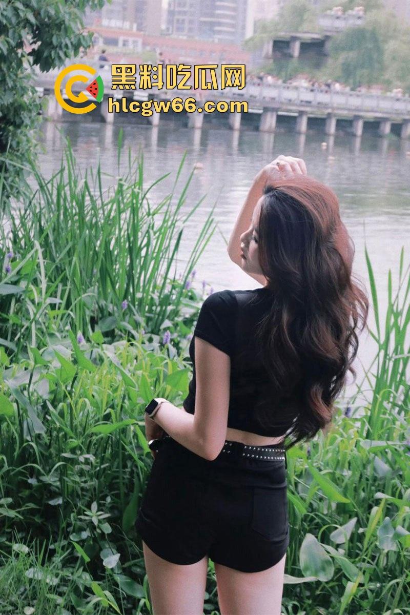 银行极品反差母狗【金雨婷】外表清纯得像朵花，谁能想到一顿饭就被炮友勾走，彻底放飞自我！  第4张