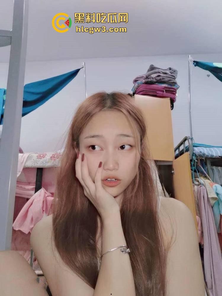 西安交大清纯校花【黎诗雨】私密自拍外流！清纯脸蛋配骚浪劲儿，男友大棒伺候叫声销魂惹全网嗨翻！  第3张