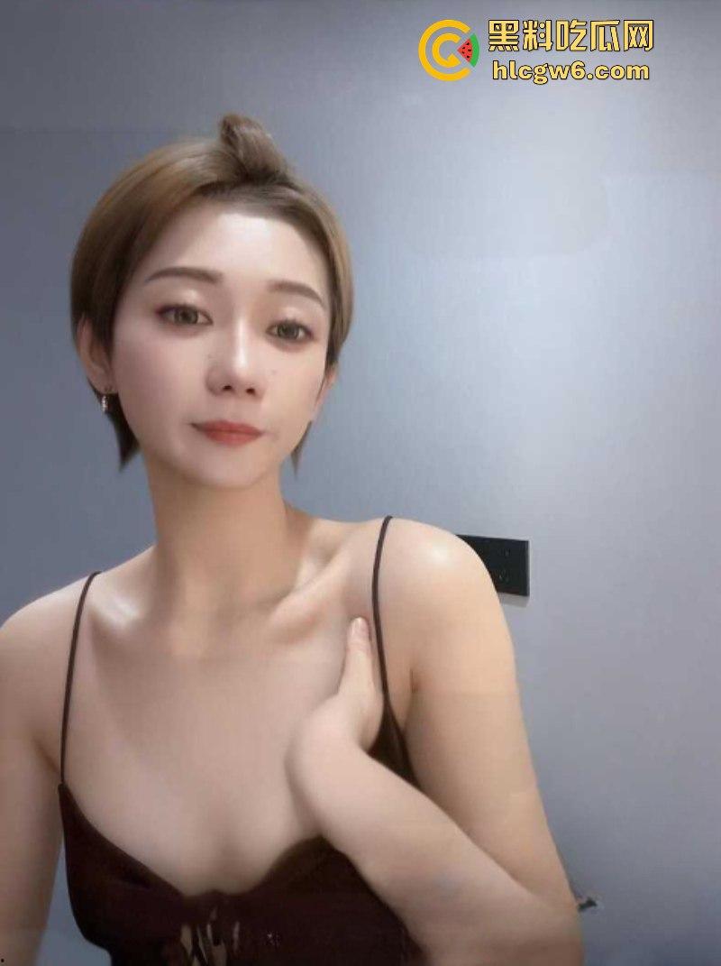 抖音25万粉短发御姐【小瑾v】全裸扣穴自慰原声福利 全裸扣穴自慰原声福利 外表清纯可爱实则风骚露骨！  第6张