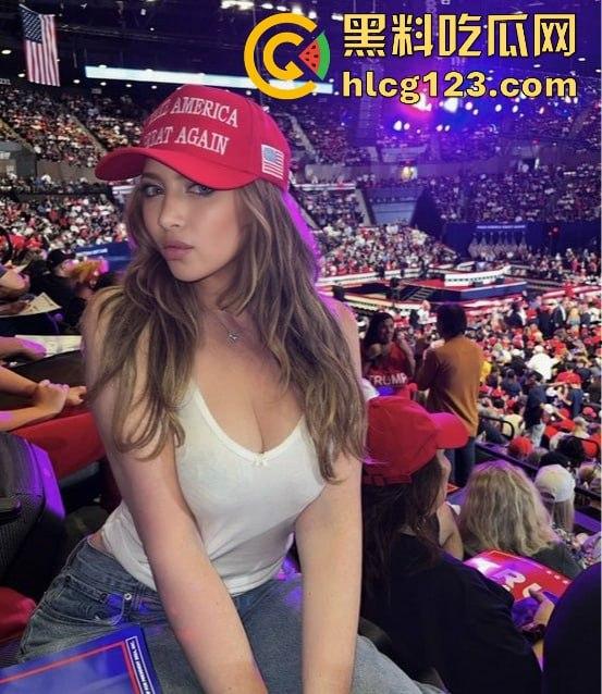 特朗普竞选大会变脱衣秀！金发洋妞热舞露大奶，场面火辣震惊全场！  第8张