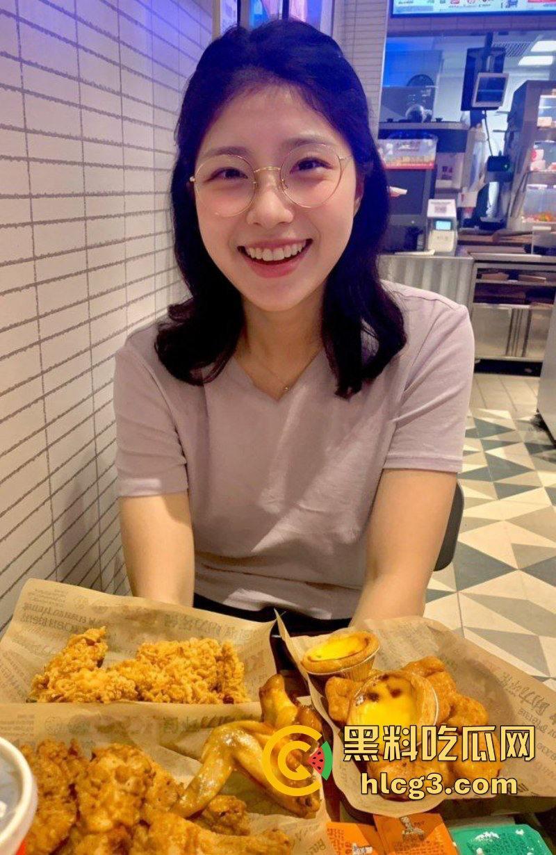 反差女友【秦嘉倪】连体黑丝露出白虎美鲍 被男友猛操淫叫不断！  第3张