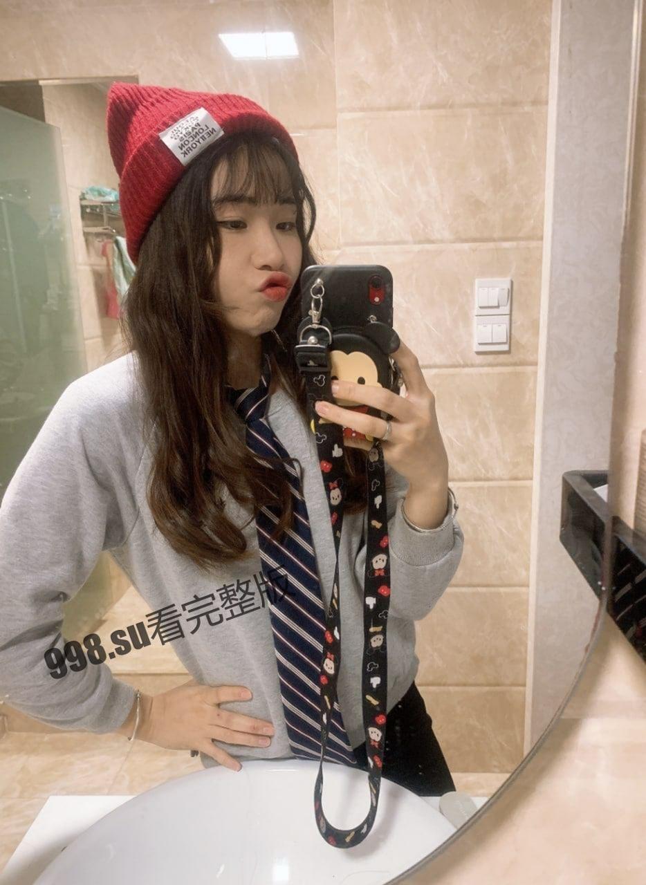 【反差女友】女友想吃棒棒糖酸奶涂在鸡巴上 舒服的草了她  第1张