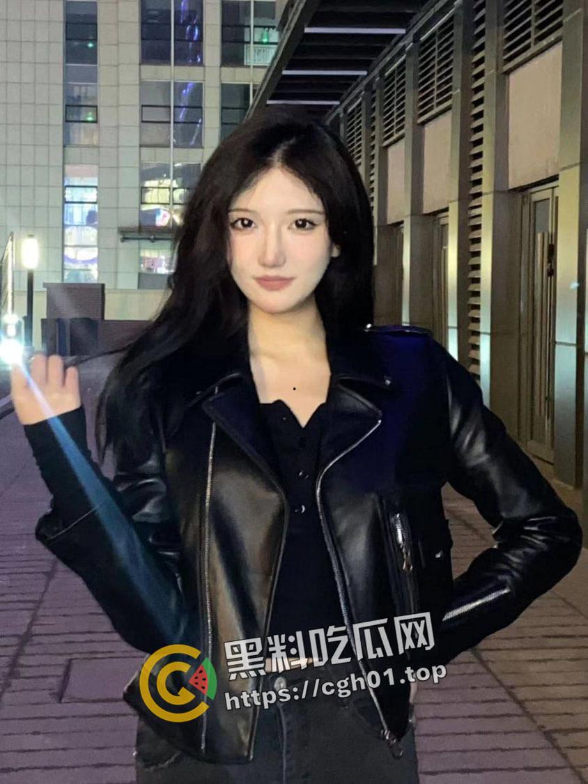 网红被屌丝伪装富二代约炮 清纯脸蛋被大屌肆意拍打 哭也要吃下去哦  第3张