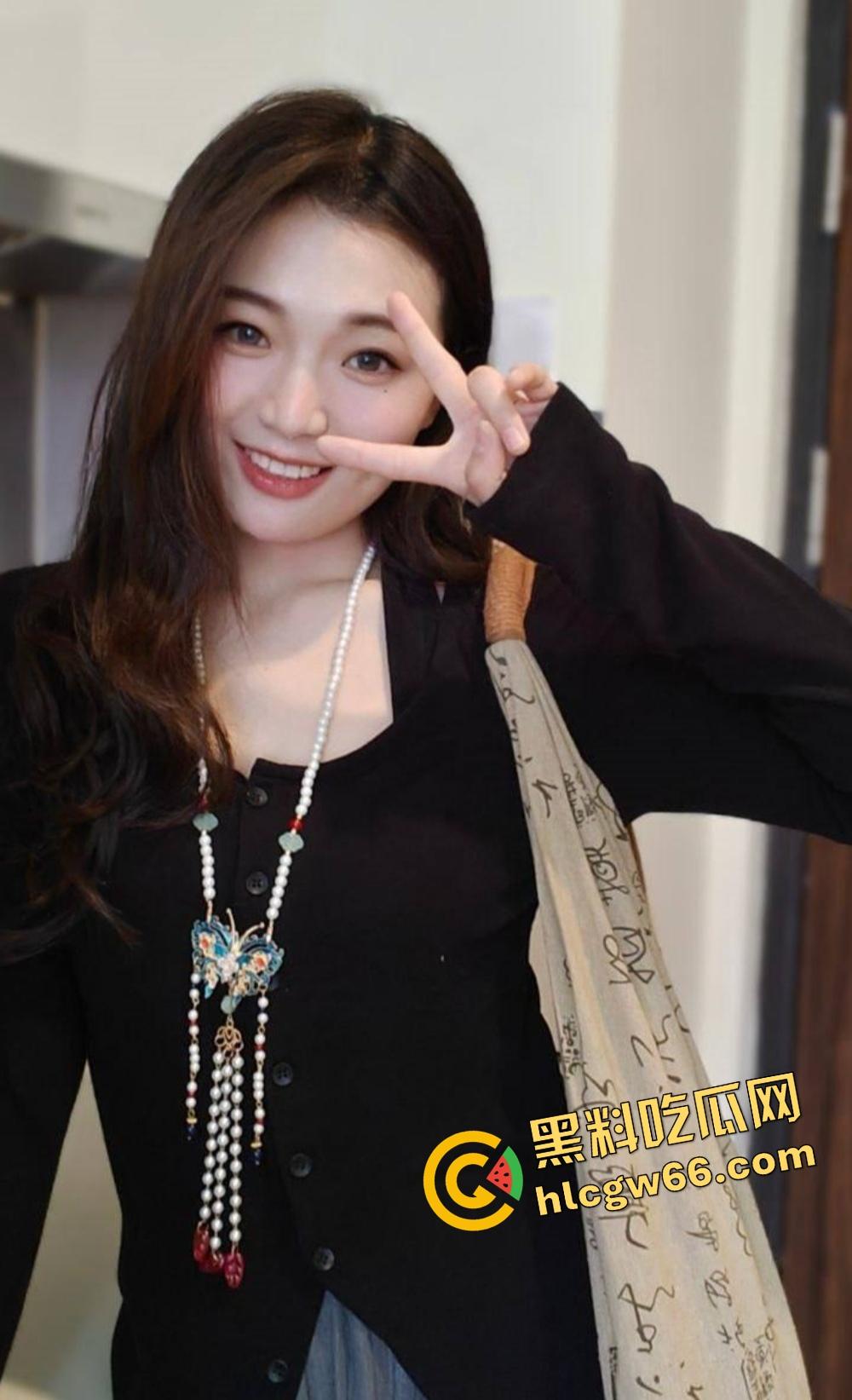 绵阳小龙坎老板娘『邱文倩』制服play干翻金主，火锅不一定好吃，但她的口活能让金主吃到高潮！  第1张