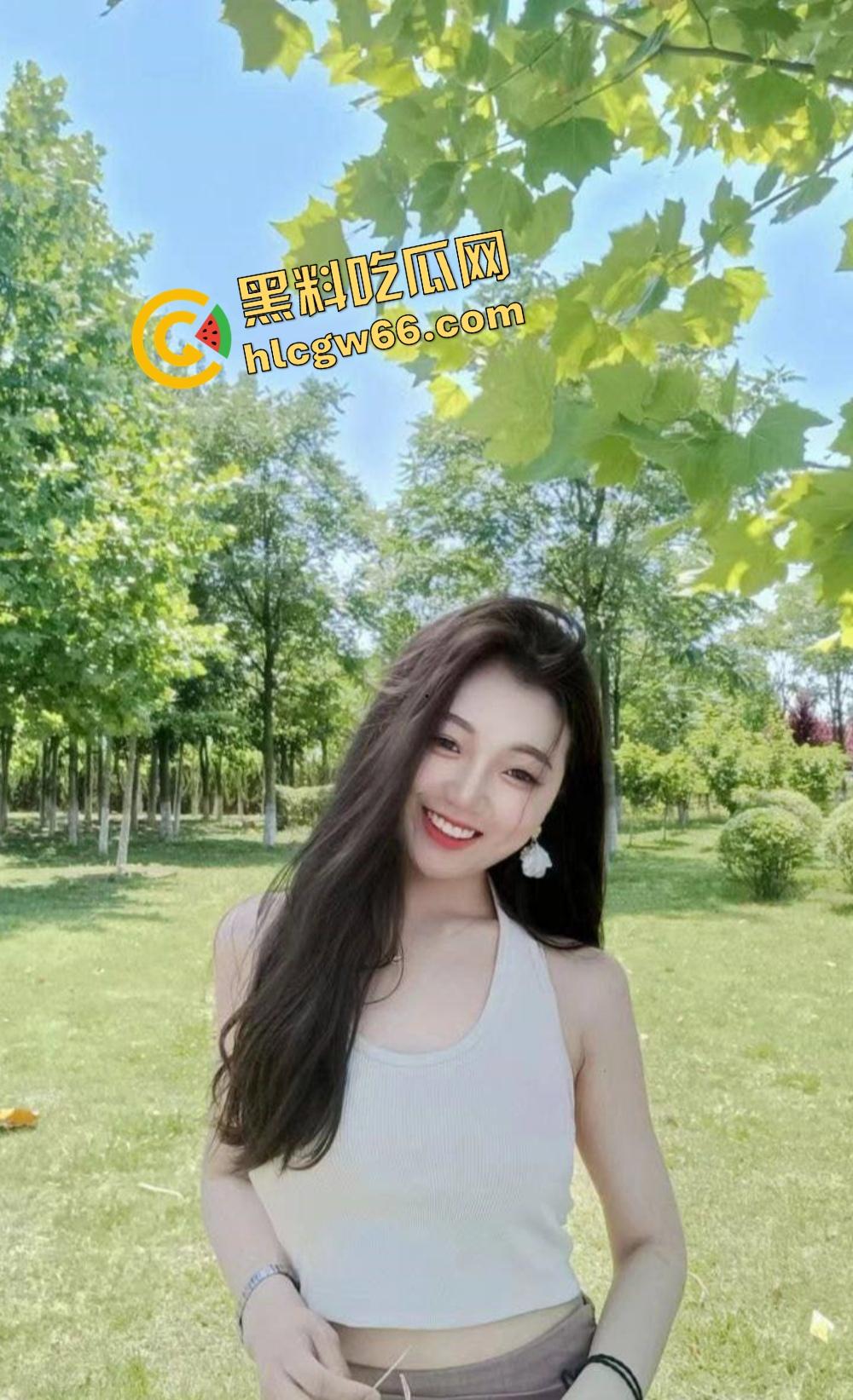 绵阳小龙坎老板娘『邱文倩』制服play干翻金主，火锅不一定好吃，但她的口活能让金主吃到高潮！  第3张