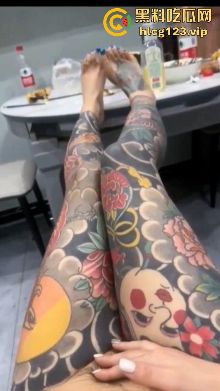 快手小网红【美美美美如】私拍除了奶子全身通体刺青 一字马疯狂甩奶是个实打实的骚货！  第8张