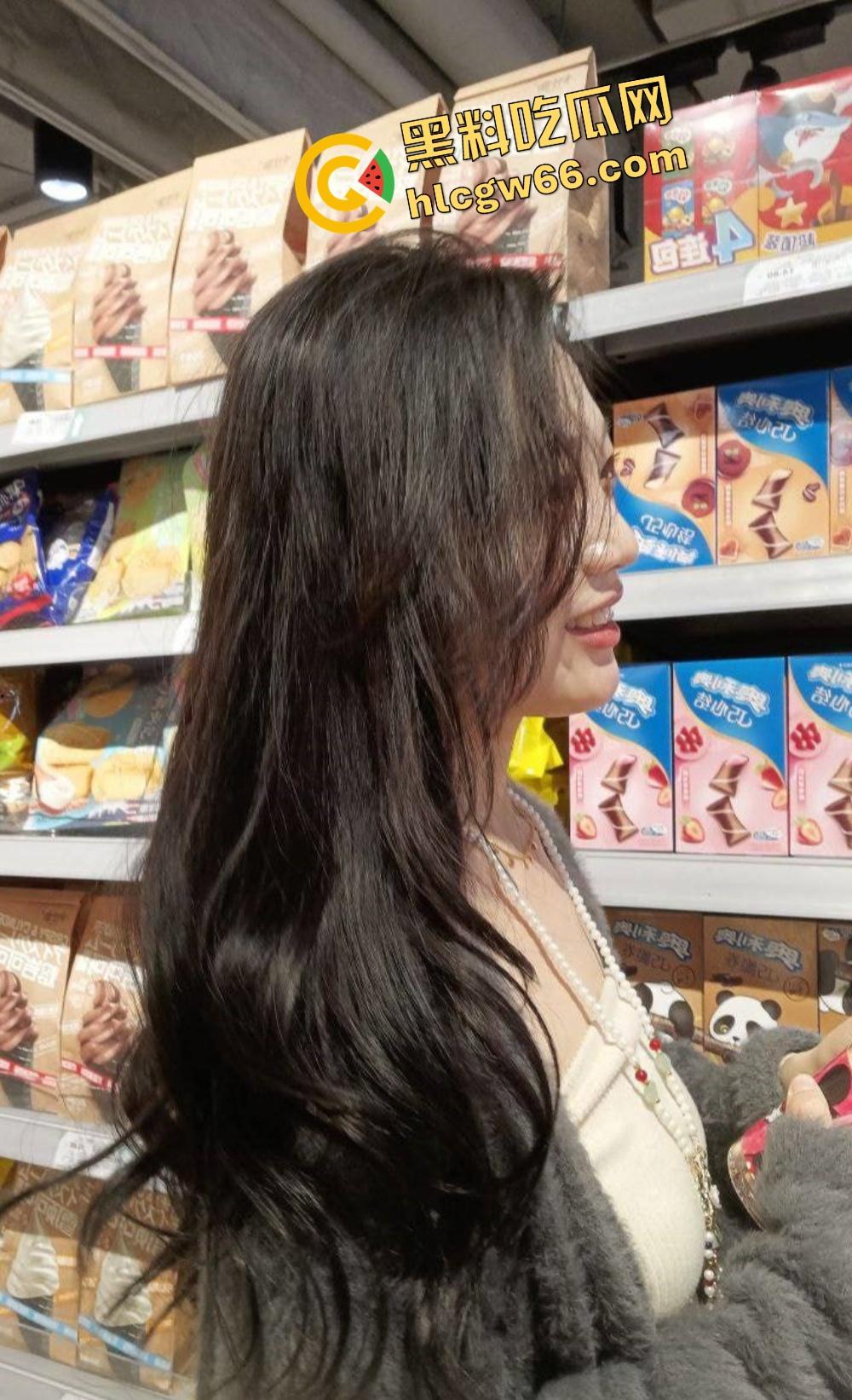 绵阳小龙坎老板娘『邱文倩』制服play干翻金主，火锅不一定好吃，但她的口活能让金主吃到高潮！  第10张