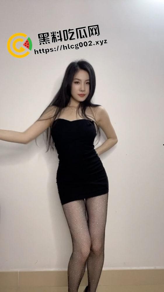 小红书人妻瑜伽教练下海做黄播！果然还是人妻最有味道 肥美鲍鱼被金主疯狂抽插 黑丝长腿要人命啊  第4张