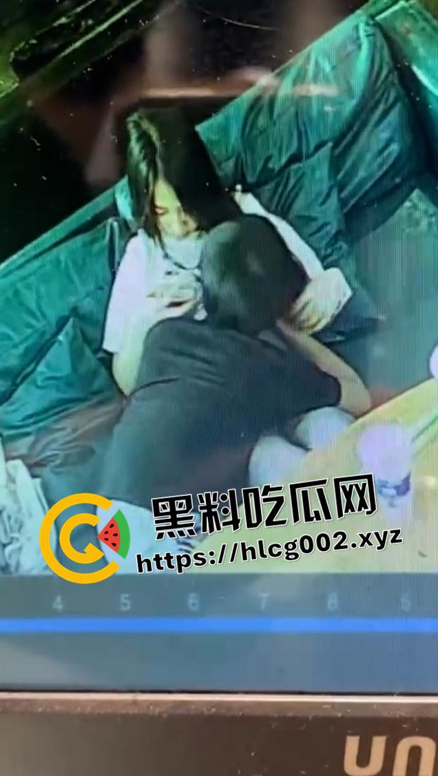 广西玉林仙尼奶茶店口交 初级中学【孙晓慧】在校高冷女神 在外反差风骚当众口交  第3张