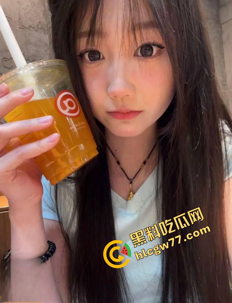 抖音网红『小痞太帅了』私拍流出！清纯女神变母狗 黑丝自慰淫水狂喷，金主无套后入猛操嫩穴！  第2张