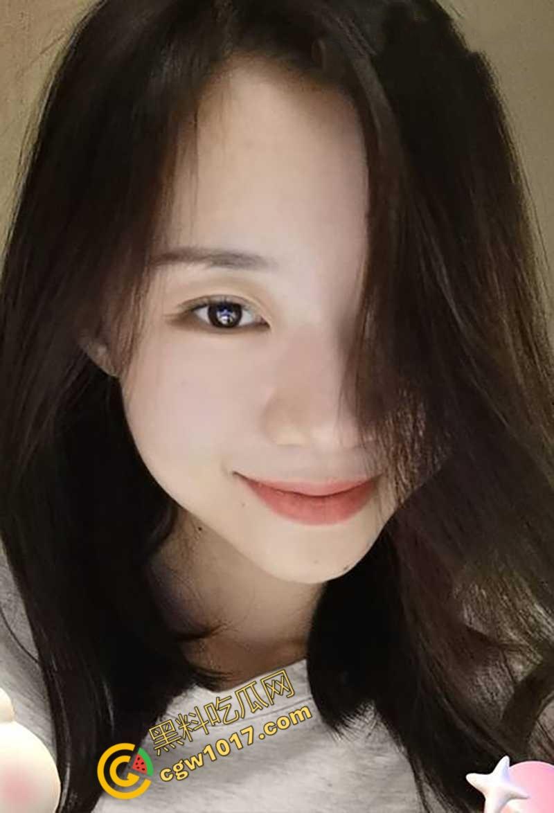 最新爆料！江苏情侣私拍大揭秘：白丝美人骑乘狂热，脸穴同框超骚，跳蛋震穴淫水四溢，表情超淫，让人欲罢不能  第1张