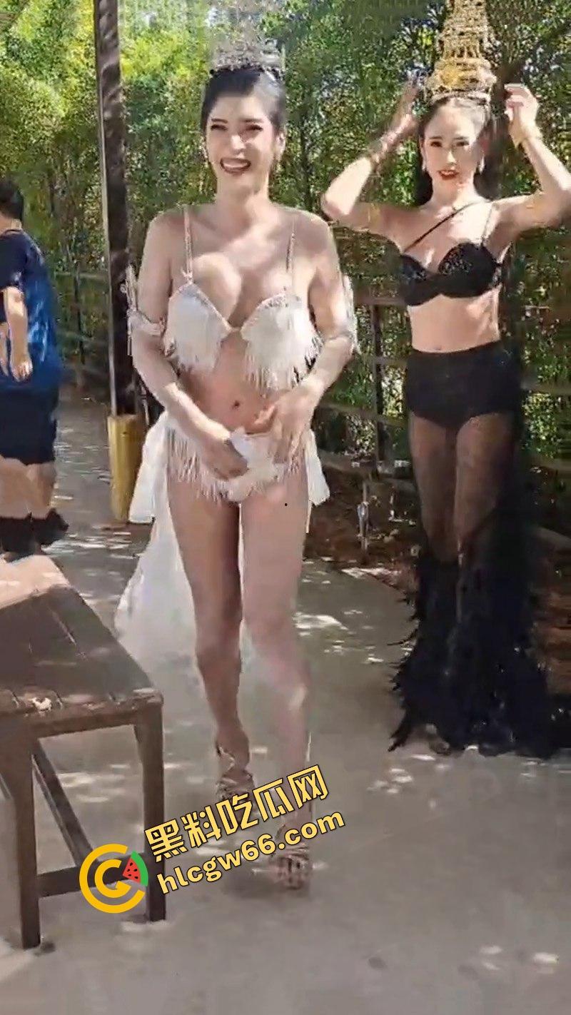 中国大爷街头撩人妖乱摸，乳大骚骚揉上瘾，结果鸡巴比自己还大，伸手一摸居然是吊炸天的霸王屌！  第3张