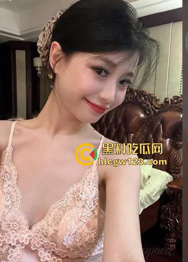 海角乱伦大神 和小嫂子的春天 又出新作！骚货戴肛塞被操双洞齐开 舔屌乳交花式榨精！  第2张